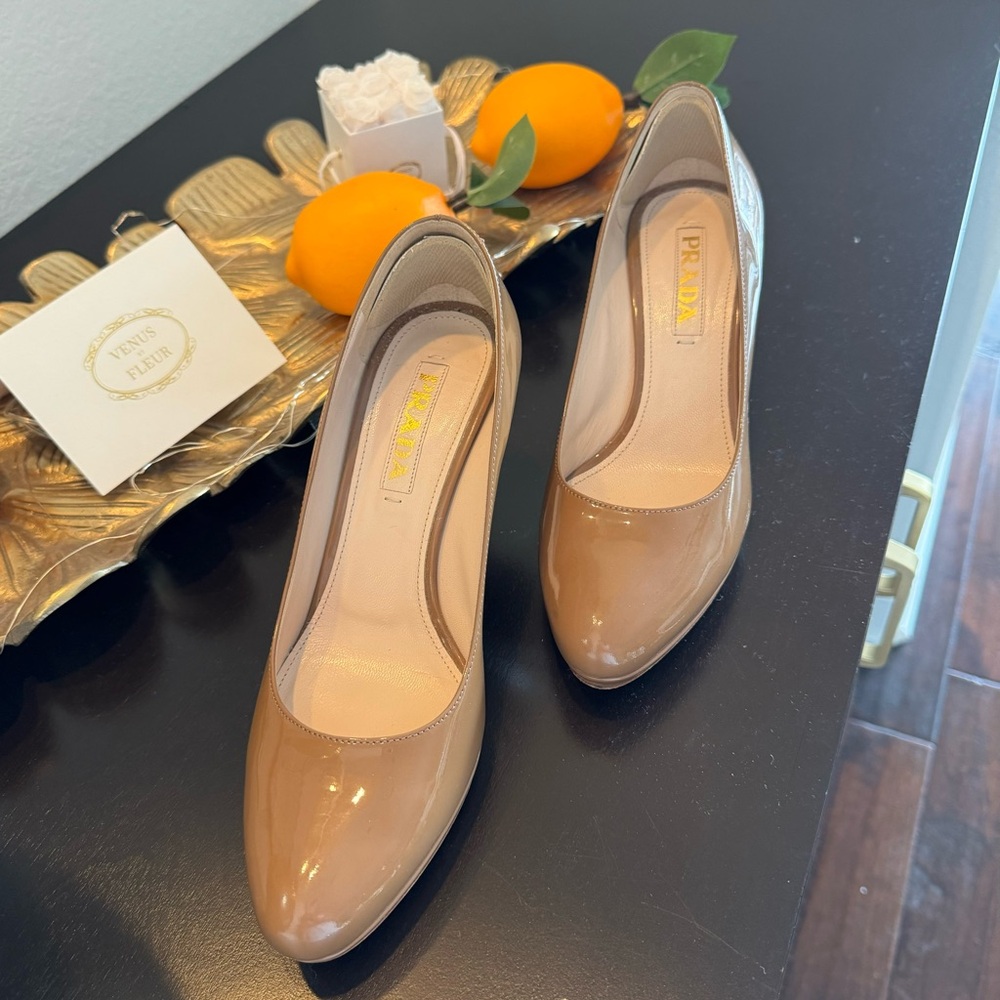Authentic Prada beige/fawn platform patent leather pumps 3 inch heel ๐ฎ๐น be sexy - Picture 4 of 7